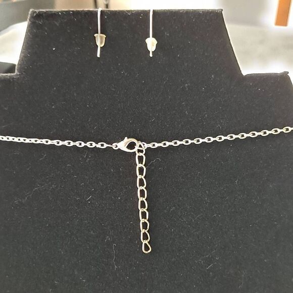 Silvertone Heart Necklace and earring set Nwt - Picture 7 of 7